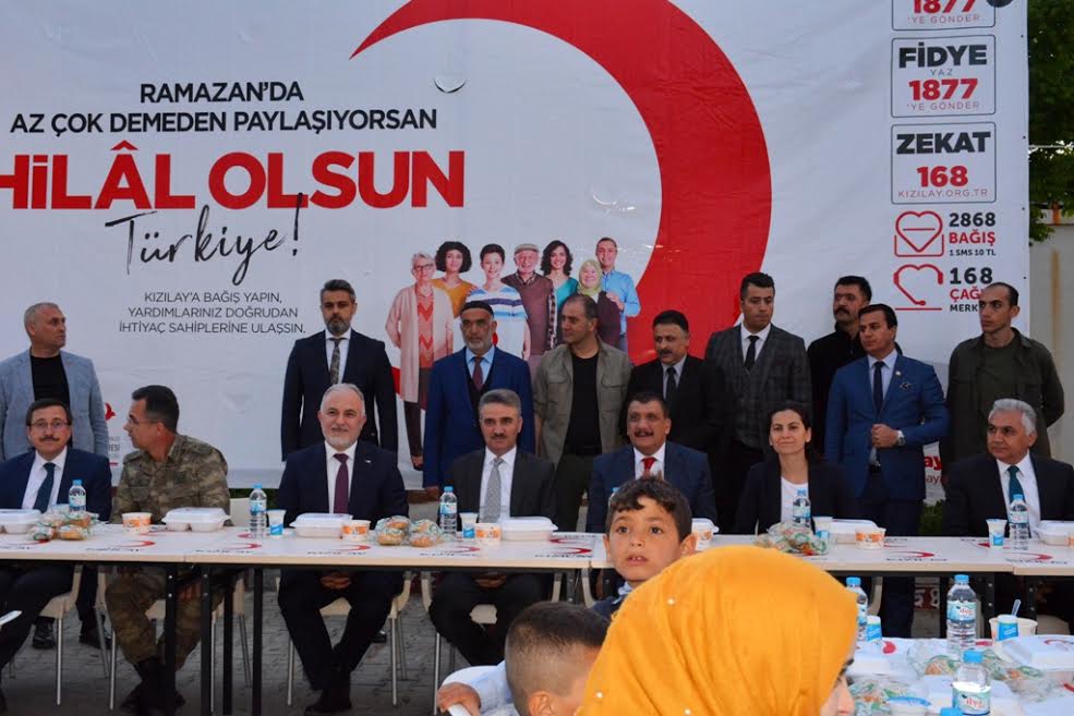 Vali Baruş Beydağı Konaklama Tesisi’nde Türk Kızılayı Hilal Olsun Türkiye İftarına Katıldı