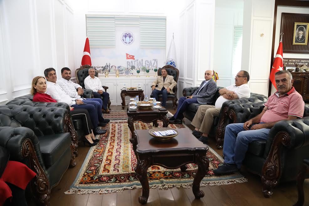 MHP Malatya Milletvekili Fendoğlu, Battalgazi Belediye Başkanı Güder’i Ziyaret Etti