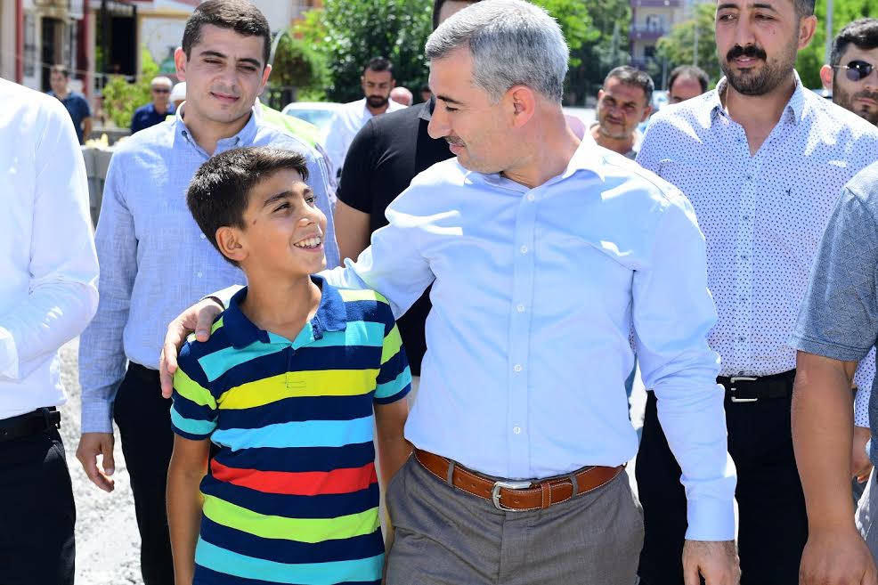 Başkan Çınar, İlyas Mahallesindeki Kaldırım Yenileme Çalışmalarını İnceledi