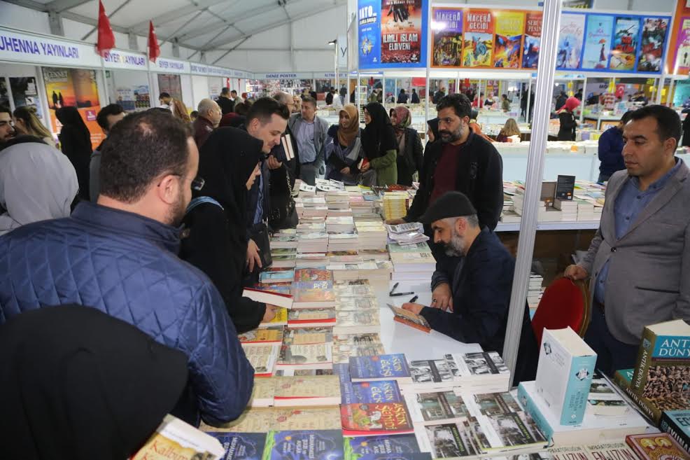 Elazığ Belediyesi 3.kitap fuarına yoğun ilgi
