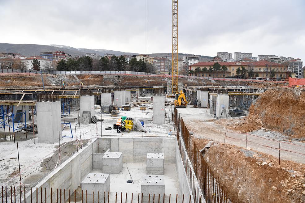 Başkan Gürkan,yeni devlet hastanesi inşaat alanında incelemelerde bulundu