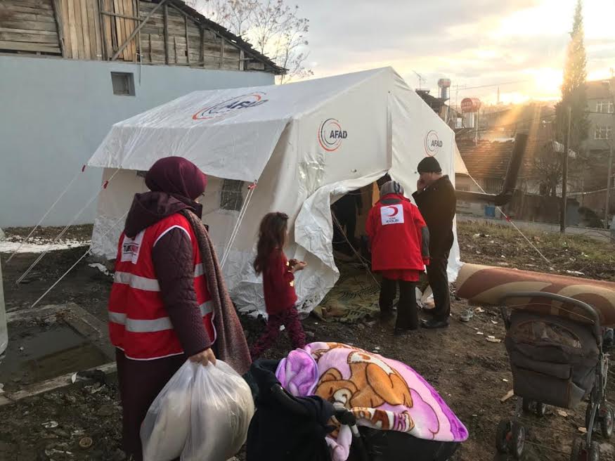 Türk Kızılayı  Deprem yaralarını sarmaya devam ediyor