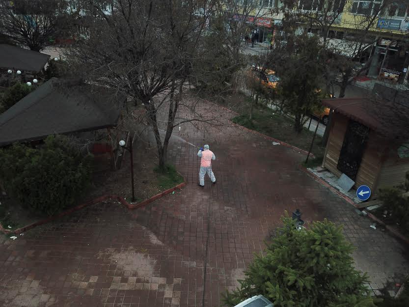 Büyükşehir Akçadağ ve Doğanşehir’de cadde ve sokakları dezenfekte etti
