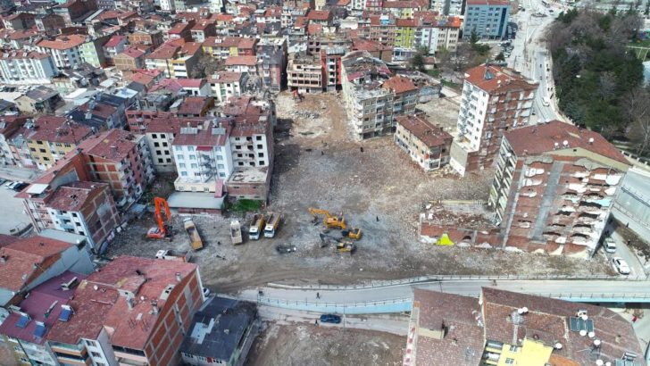 Rüstempaşa mahallesi’nde yıkım çalışmaları başladı