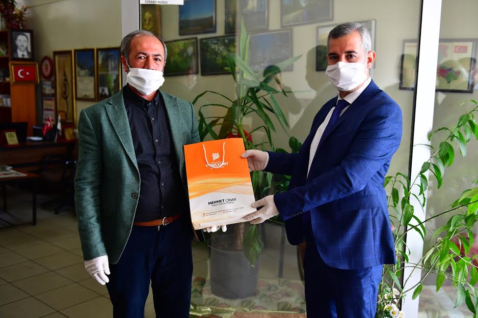 Yeşilyurt Belediye Başkanı Mehmet Çınar’dan Muhtarlara Kolonya,Maske Ve Eldiven