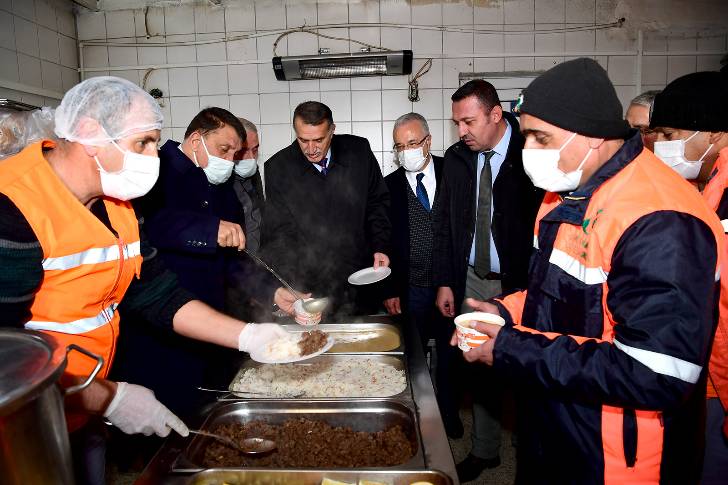 Başkan Gürkan Temizlik Personelleriyle Bir Araya Geldi