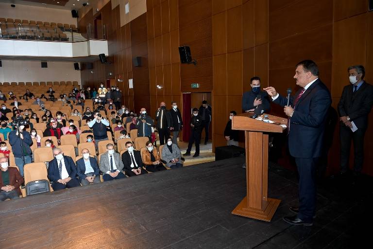 Gürkan Aile Hekimliği Geliştirme Derneği tarafından düzenlenen ‘7’den 70’e Aşılan Hayata Bağlan’ konulu programa katıldı.