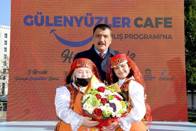 own Sendromlu çocukların istihdam edileceği Gülen Yüzler Cafesinin açılışı gerçekleştirildi. 