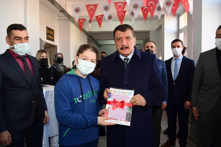 Gürkan , “Kütüphanesiz Okul Kalmasın” projesi kapsamında, Türkiyem Ortaokulunda yapılan kütüphanenin açılış törenine katıldı.