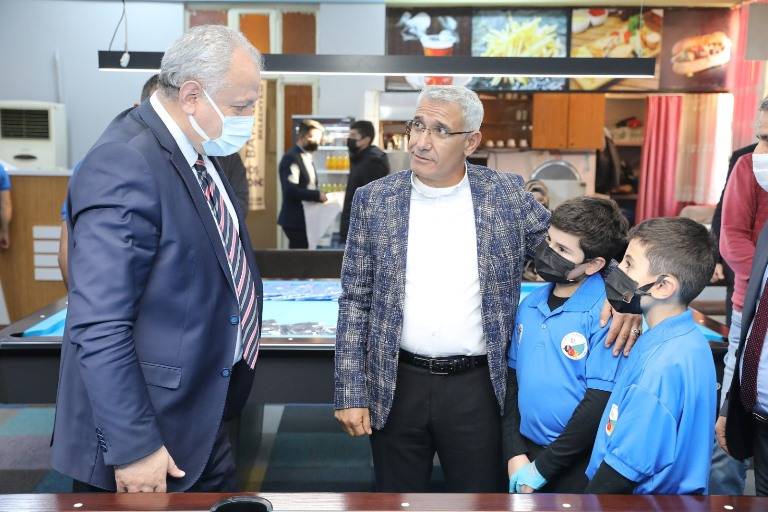 Battalgazi Belediyesi düzenlenen ‘Arslantepe 3 Bant Bilardo Şampiyonası’nın startını verdi.