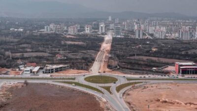 Başkan Gürkan, Çalışmaların Devam Ettiği 35 Metrelik Yolda İncelemelerde Bulundu