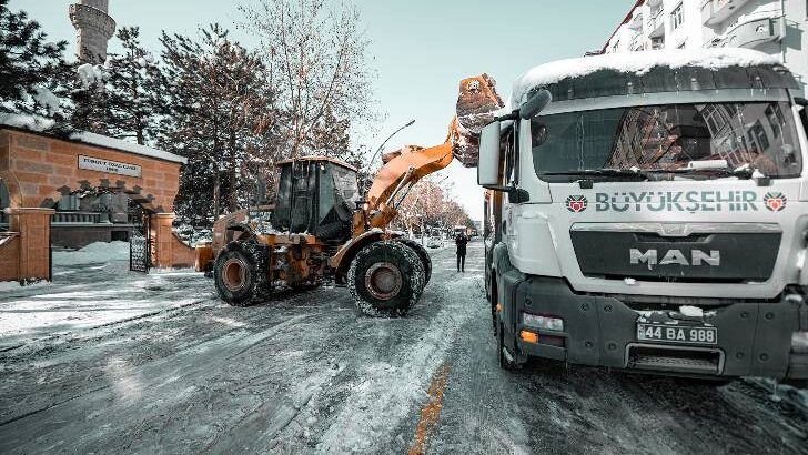 Büyükşehir Belediyesi ekipleri 7/24 çalışmalarını sürdürüyor