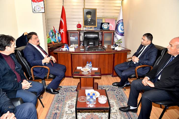 Malatya Büyükşehir Belediye Başkanı Selahattin Gürkan, Türk Eğitim Sen Malatya Şube Başkanı Fevzi Şahin ve yönetimini ziyaret etti.