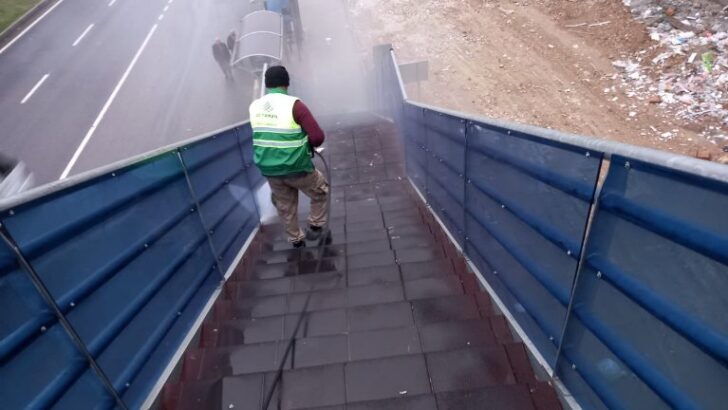 Adıyaman Belediyesi Temizlik İşleri Müdürlüğü ekipleri tarafından şehir merkezinde temizlik çalışması gerçekleştirildi.