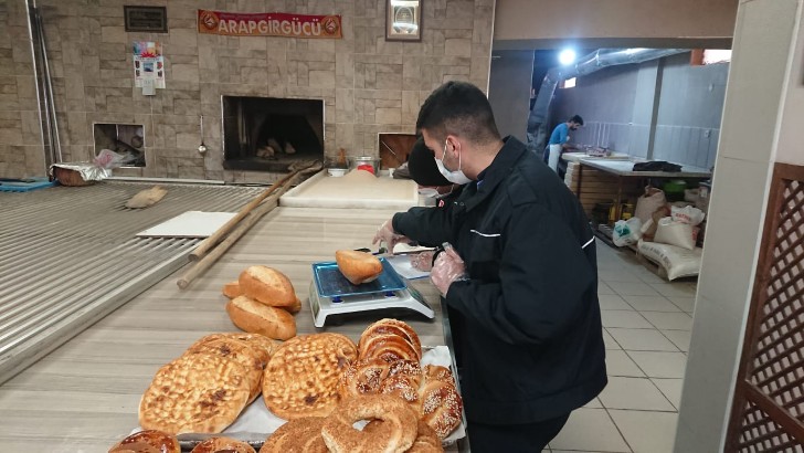 Arapgir Belediyesi zabıta ekipleri ekmek fırınlarına gramaj ve hijyen denetimi gerçekleştirdi.