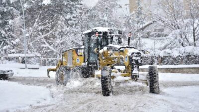 Battalgazi’de, karla mücadele çalışmaları aralıksız sürüyor