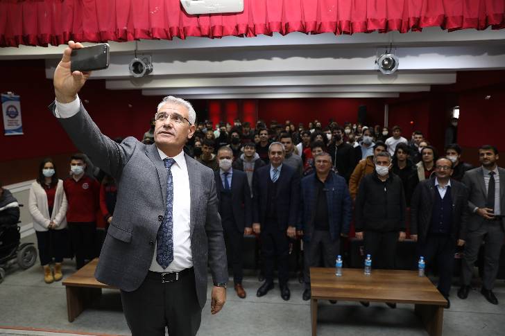 Battalgazi Belediye Başkanı Osman Güder, “Önceliğimiz insanımızın gönüllerini fethetmektir” dedi.