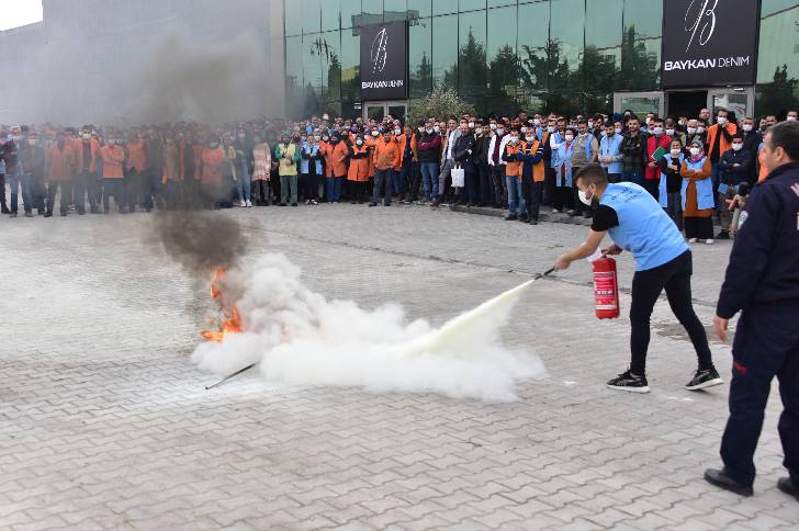 Malatya Büyükşehir Belediyesi İtfaiye Daire Başkanlığı,yangın ile ilgili eğitim çalışmalarını sürdürüyor.