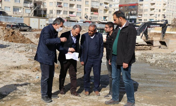 Adıyaman Belediyesi tarafından, eski hükümet binasının bulunduğu alana yapılması planlanan kent meydanı projesinde çalışmalar başladı.