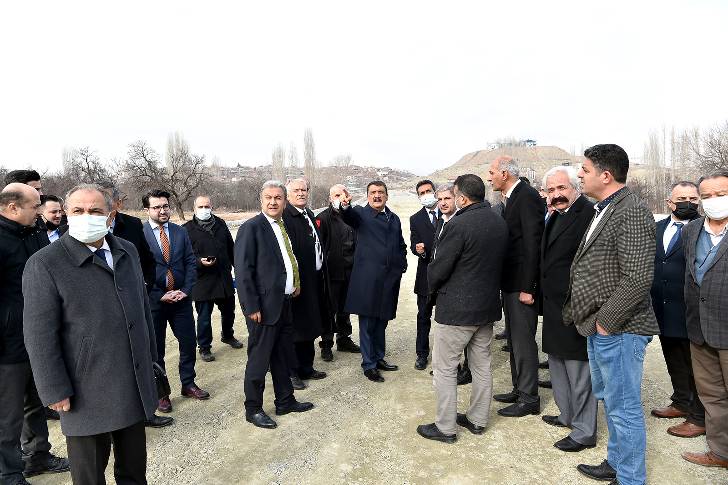 Başkan Gürkan, “Malatya’nın trafik yükünü büyük oranda rahatlatacak olan Kuzey Kuşak yolundaki çalışmalar devam ediyor” dedi.