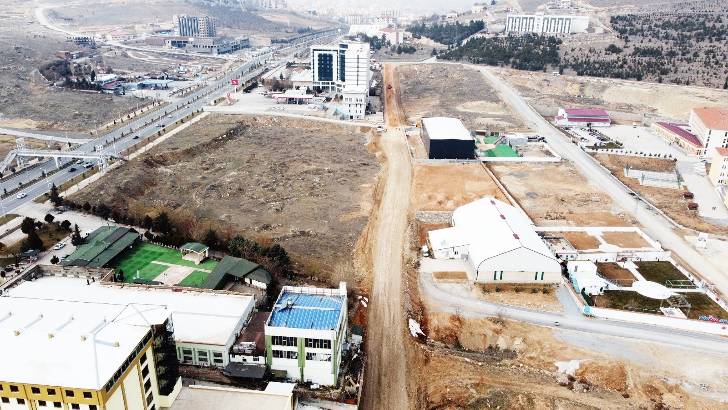 Battalgazi Belediyesi, Orduzu Mahallesinde  bin 200 metrelik yeni imar yolu açarak, alt temel ve temel serim çalışması gerçekleştirdi.