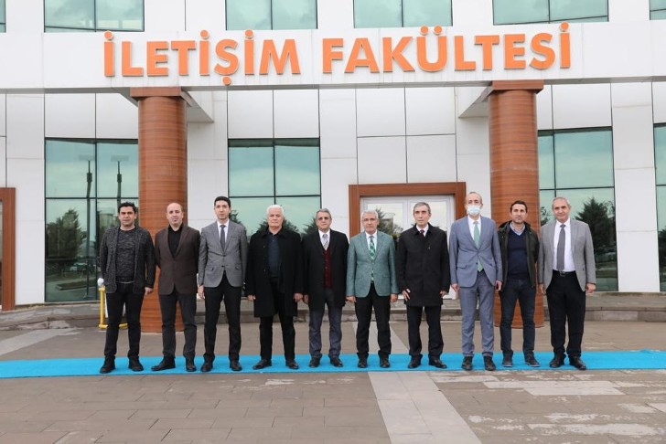 Battalgazi Belediye Başkanı Osman Güder, İnönü Üniversitesi bünyesinde düzenlenen söyleşi programında öğrencilerle buluştu