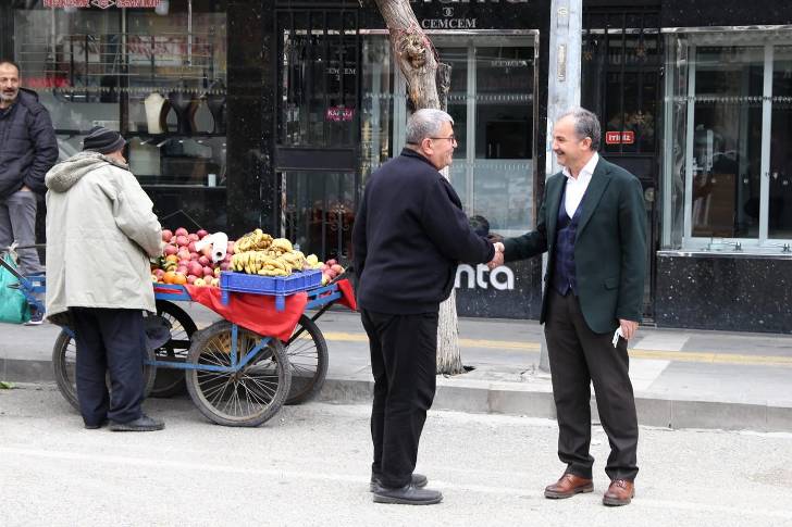 Adıyaman Belediye Başkanı Dr. Süleyman Kılınç, esnaf ziyaretlerine devam ediyor.