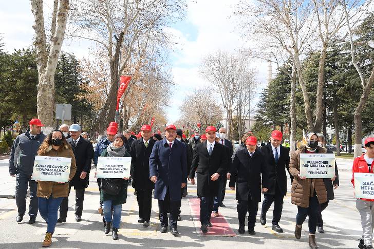 Pullmoner Rehabilitasyon Haftası nedeniyle ‘Tükenmeyen Nefes İçin Yürüyüş’ etkinliği gerçekleştirildi