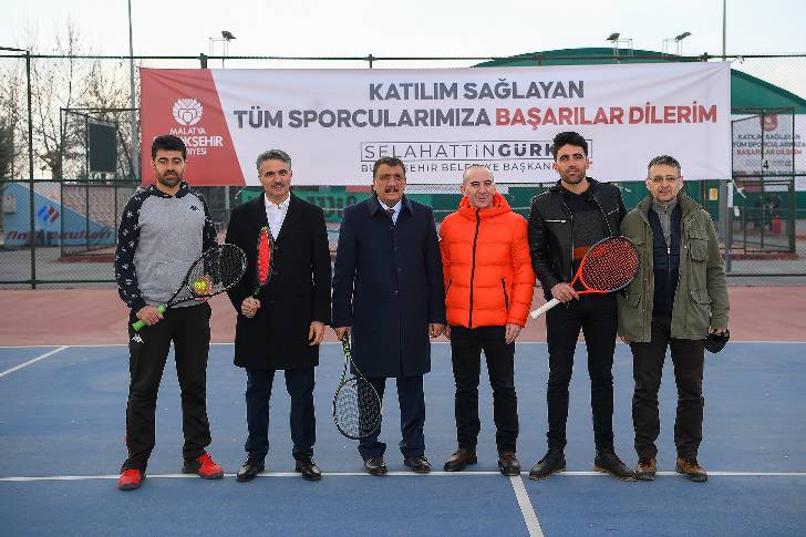 Kayısı Çiçeği Şenlikleri başladı