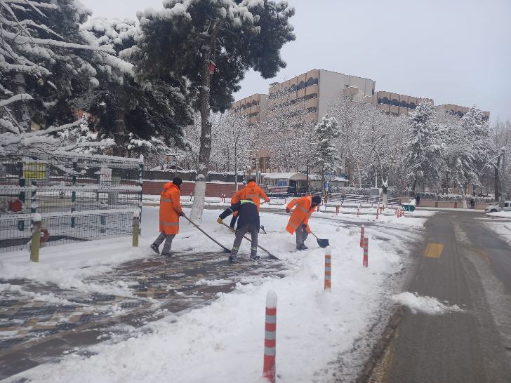 Büyükşehir Belediyesinden Kar Mesaisi