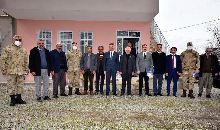 Vali Aydın Baruş, Battalgazi İlçesinde yer alan Toygar ve Boran Mahalle Muhtarlarını ziyaret etti.