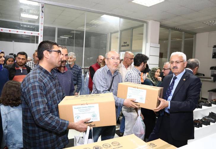 Adıyaman Belediyesi tarafından çölyak hastalarına, glütensiz mamullerden oluşan gıda paketi dağıtıldı.