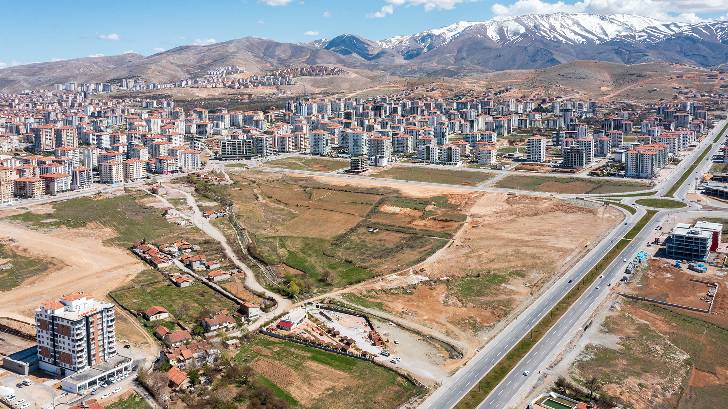 2023 yılında tamamlanacak olan 100.yıl parkının yer teslimi yapıldı