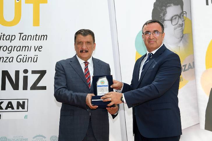 Nezir Kızılkaya’nın yazdığı ‘Gençler İçin Turgut Özal’ kitabı, kitapseverlerle buluştu