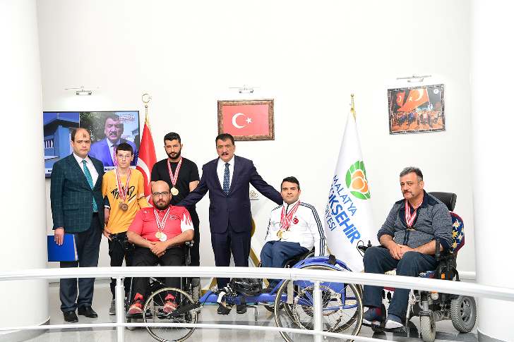 Malatya Büyükşehir Belediyesi Sporcuları Para Atletizm Şampiyonasına Damga Vurdu