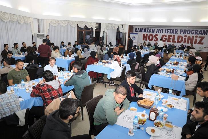 Başkan Güder, İnönü Üniversitesi’nde eğitim gören öğrenciler ile iftar programında bir araya geldi