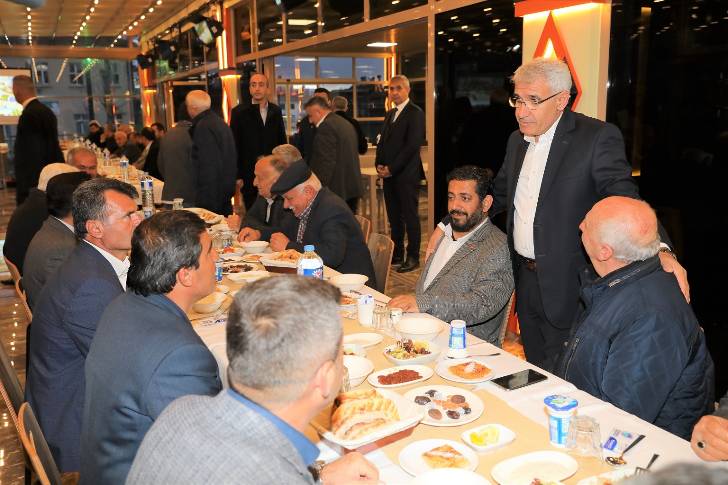 Başkan Güder, Ramazan’ın on birinci gününde iftar sofrasında ilçede görev yapan muhtarları ağırladı.