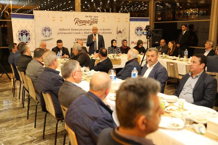 Battalgazi Belediye Başkanı Osman Güder, AK Parti Battalgazi İlçe teşkilatını iftarda konuk etti.