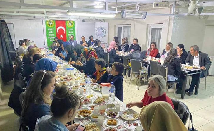 Başkan Akın,Tarım platformu kadın girişimciler gurubu ve kadın yetiştiriciler ile iftar programında bir araya geldi.