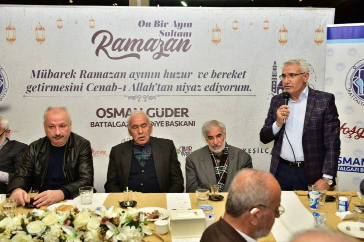 Battalgazi Belediye Başkanı Osman Güder, Malatya’nın kanaat önderlerini iftarda konuk etti