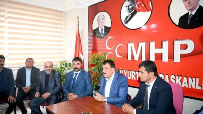 Malatya Büyükşehir Belediye Başkanı Selahattin Gürkan Milliyetçi Hareket Partisi İl Başkanlığını ziyaret ederek MHP teşkilatı ile bayramlaştı.