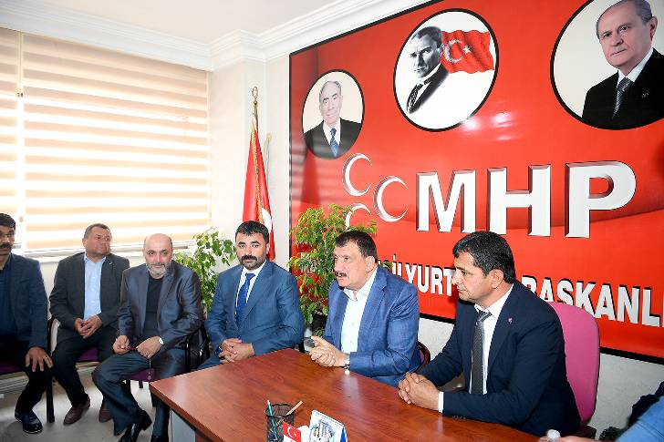 Malatya Büyükşehir Belediye Başkanı Selahattin Gürkan Milliyetçi Hareket Partisi İl Başkanlığını ziyaret ederek MHP teşkilatı ile bayramlaştı.