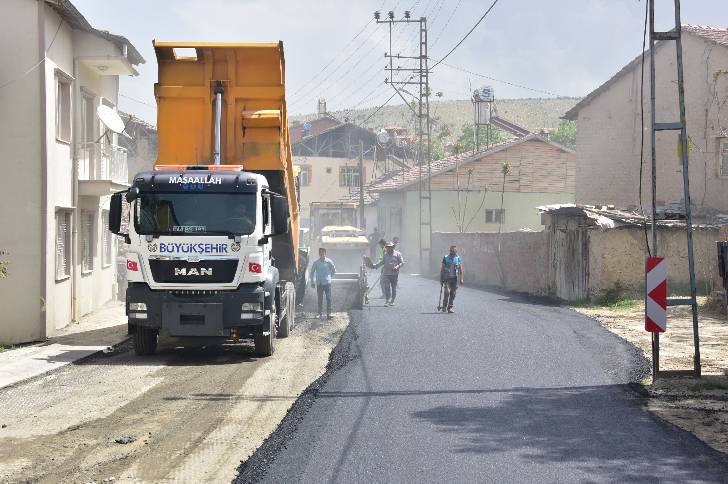 Büyükşehir, Orduzu Mahallesi Çınar Çarşıbaşı Caddesi’ndeki sıcak asfalt çalışmalarını tamamladı