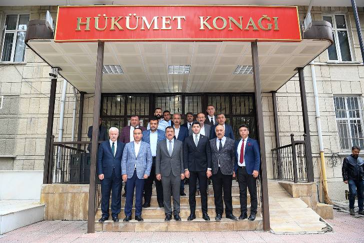 Başkan Gürkan Doğanşehir ziyareti sırasında Kaymakam Mehmet Kılıç’ı makamında ziyaret ederek bir süre görüştü.