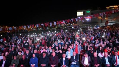 Büyükşehir Belediyesinin düzenlediği Gençlik Şöleni konserine binlerce Malatyalı katıldı