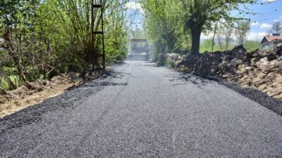 Battalgazi Belediyesi, Meydanbaşı Mahallesi’ndeki Demirci Sokağı ilk kez sıcak asfalt ile buluşturdu.