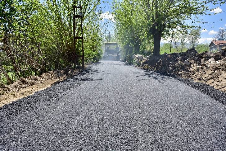 Battalgazi Belediyesi, Meydanbaşı Mahallesi’ndeki Demirci Sokağı ilk kez sıcak asfalt ile buluşturdu.
