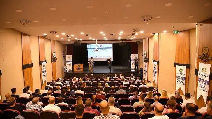 Büyükşehir Belediyesi ve ilçe belediyelerin katılımıyla üç gün sürecek olan eğitim semineri başladı.