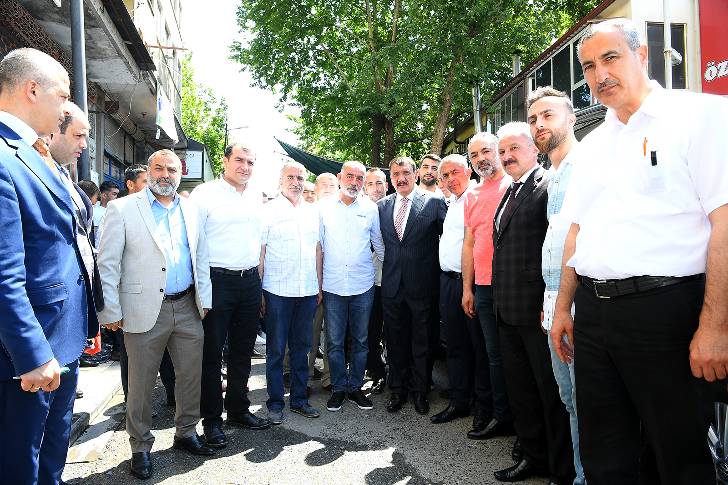 Malatya Büyükşehir Belediye Başkanı Selahattin Gürkan, şire pazarı esnafı ile bir araya geldi
