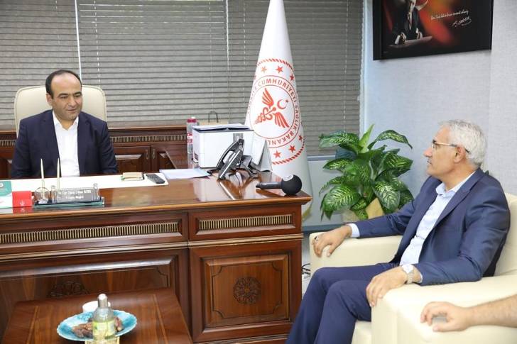 Battalgazi Belediye Başkanı Osman Güder, Malatya İl Sağlık Müdürlüğü görevine atanan Dr.Öğr.Üyesi Erhan Berk’e “hayırlı olsun” ziyaretinde bulundu